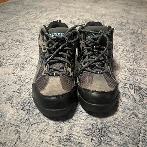 Women’s Brahma hiking boots